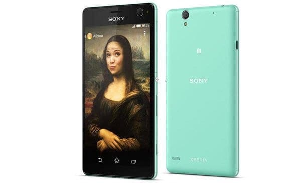 Sony Xperia C4 е смартфон со предна камера со блиц