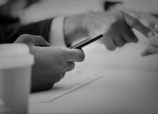 Пет оригинални луѓе кои вреди да ги следите на интернет