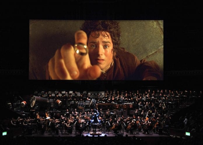 03-Frodo-Elijah-Wood-catching-ring-orch