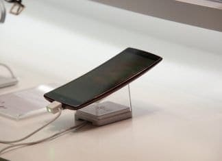 LG ги регистрира имињата Flex, Foldi и Duplex асоцирајќи на можно претставување на смартфон со екран кој се превиткува