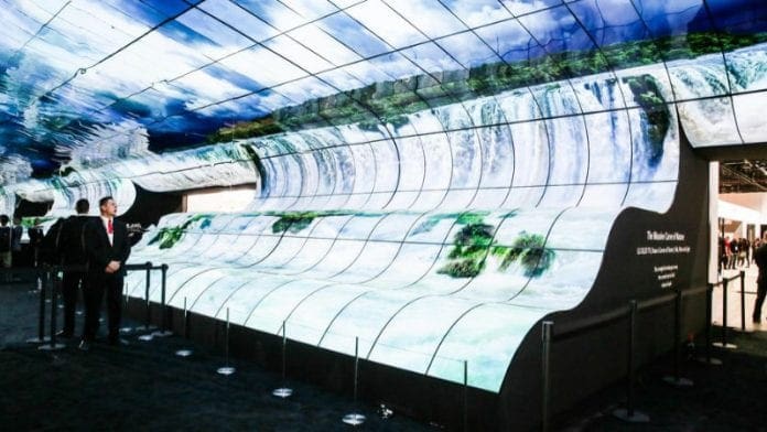 05-lg-booth-massive-curve-of-nature