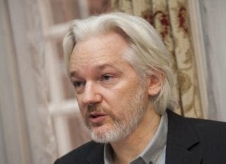 Уапсен Џулиан Асанж по 7 години „криење“ во Амбасадата на Еквадор во Лондон