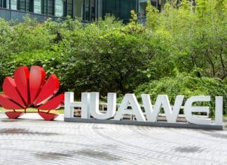 Основачот на Huawei во интервју за Bloomberg – Компанијата е како авион со дупка, работиме да ја поправиме, но авионот уште може да лета