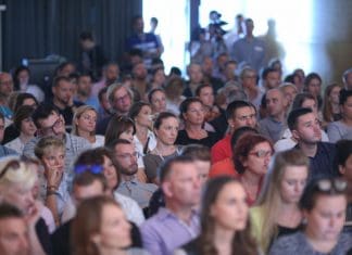 Ед Ширан наспроти Петар Грашо: Дали радиo станиците постојано емитуваат иста музика?