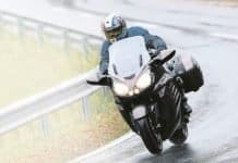 РСБСП: Корисни совети за безбедно возење мотоцикл во услови на дожд