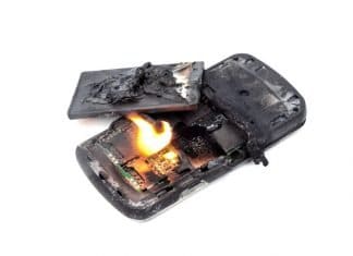 Откриена слабост кај брзите полначи кои можат да бидат хакирани да го прегреат или дури запалат мобилниот уред кој се полни