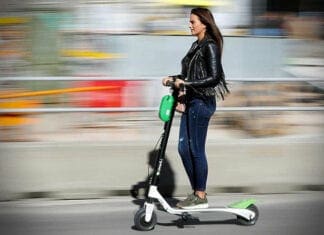 Кој, како, кога и каде може да управува електричен тротинет?