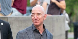 Џеф Безос веќе не е главен извршен директор на Amazon