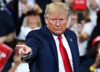 Доналд Трамп поднесе тужби против Facebook, Twitter и Google, како и нивните директори