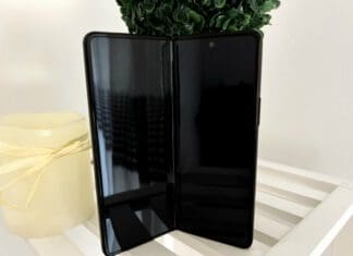 Код во Google Camera открива дека Pixel уред со екран на превиткување ќе биде претставен идната година