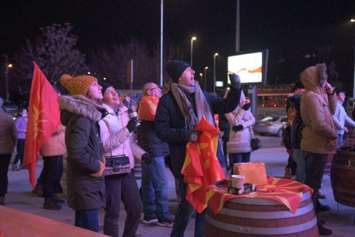 Навивање пред Ист Гејт Мол - 3