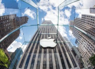 Човек во Њујорк купил 300 iPhone телефони, па бил ограбен на пат до автомобилот