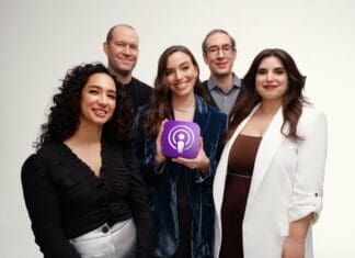 Apple за првпат ја додели наградата за поткаст на годината, но дали критериумот бил слушаноста