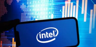 Qualcomm наводно сака да го купи Intel