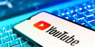 Google го „призна“ тргањето на видеа и канали од YouTube под притисок на администрацијата на Бајден поврзани со COVID-19