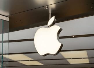 Акционерите на Apple гласаа против укинување на DEI програмата во компанијата, а Трамп јавно ги искритикува за истото