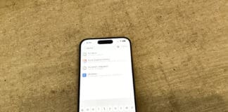 Функцијата за диктирање на iPhone привремено го прикажува зборот „Trump“ кога корисникот кажува „racist“