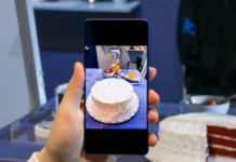 Како новиот Galaxy S26 си игра со вашиот стил и со локациите додека уживате во сончевите зраци на терасата