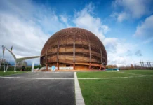 CERN ги префрла своите компјутери и системи на Debian 13