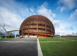 CERN ги префрла своите компјутери и системи на Debian 13