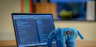 Два критични пропусти во PHP овозможуваат далечинско преземање на сервери, па надградбата е итна